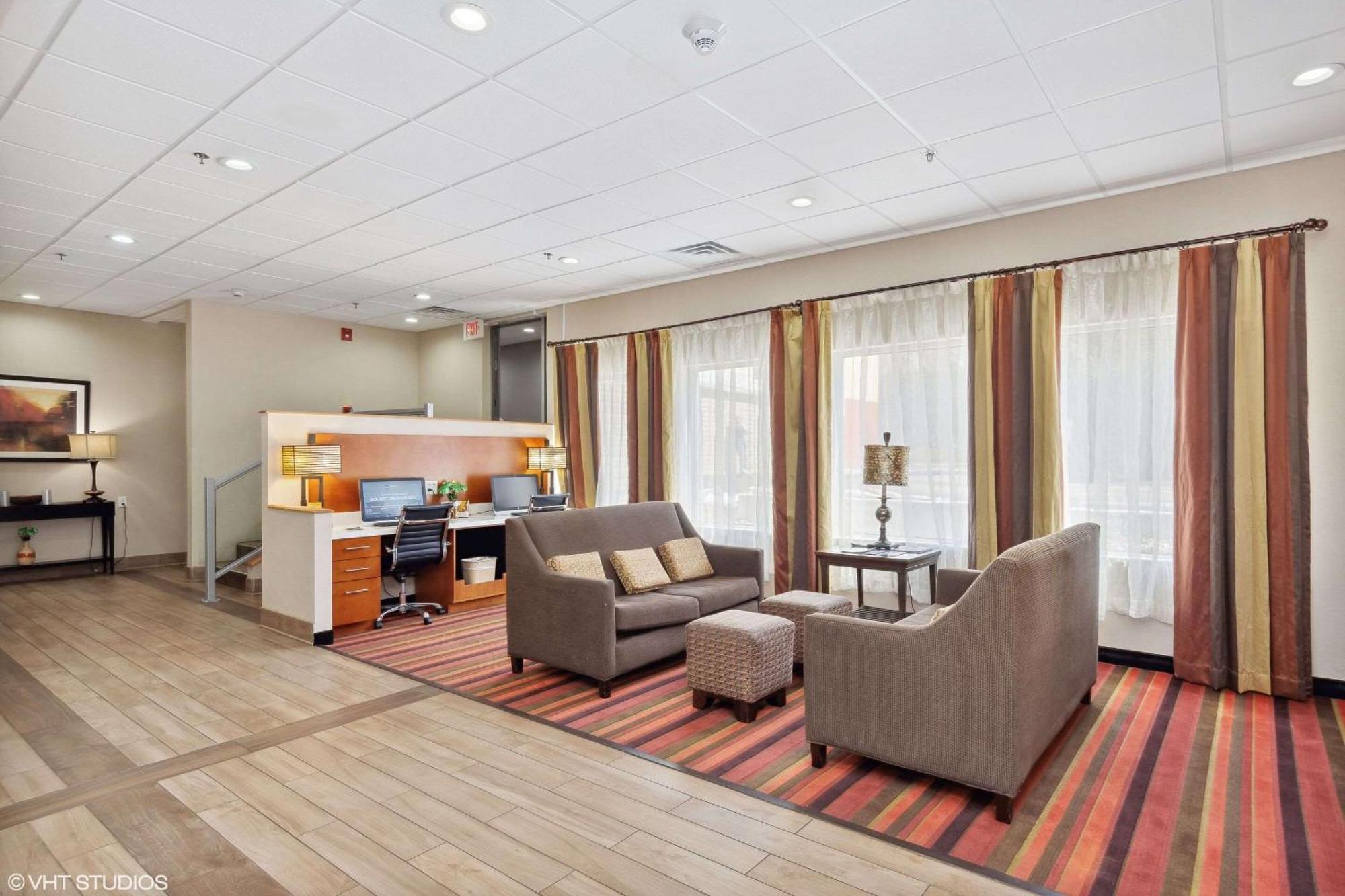 Quality Inn & Suites Morgantown - University Area Exteriér fotografie
